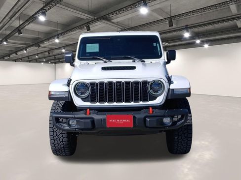 Used 2025 Jeep Gladiator Mojave AWD/4WD image 18