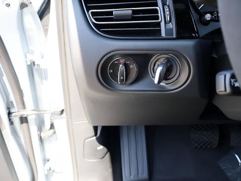 Certified 2025 Porsche Macan Turbo image 35