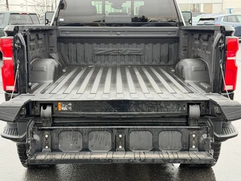 Used 2024 Chevrolet Silverado 2500 ZR2 w/ Technology Package AWD/4WD image 30