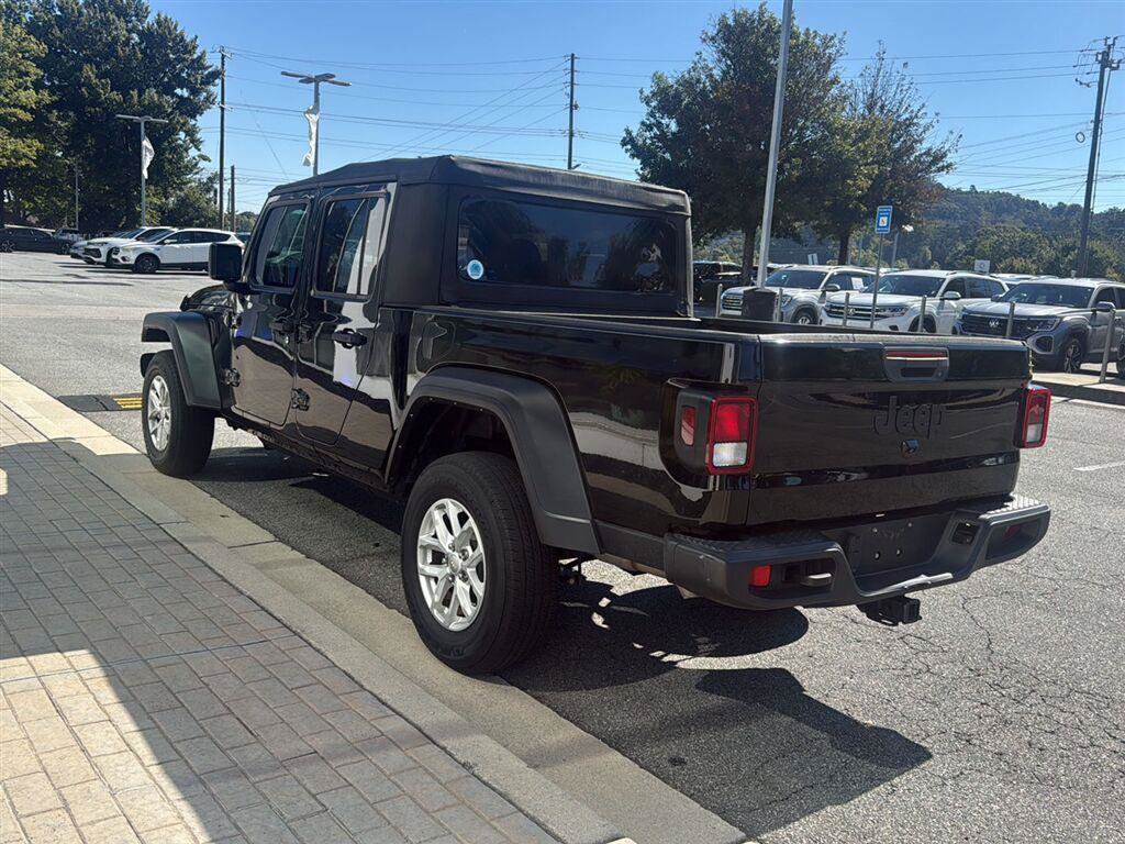 Used 2023 Jeep Gladiator Sport AWD/4WD image 5