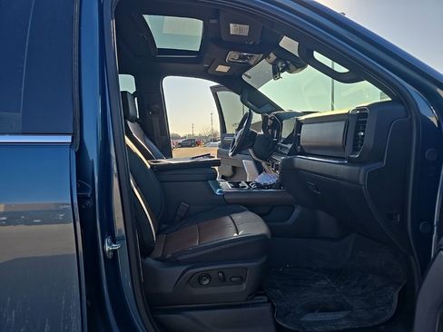 Used 2025 Chevrolet Silverado 3500 High Country w/ High Country Premium Package image 15