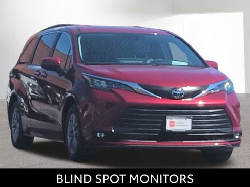 Certified 2026 Toyota Sienna XLE FWD image 3