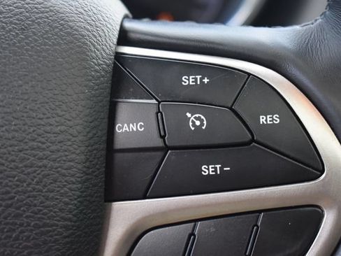 Used 2020 Jeep Grand Cherokee Altitude AWD/4WD image 26