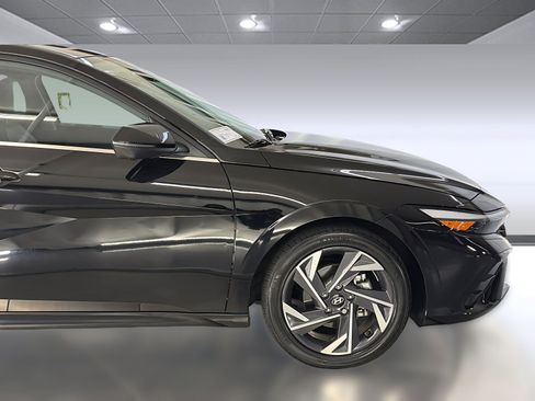 Used 2024 Hyundai Elantra Limited FWD image 35