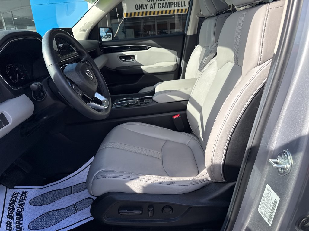 Used 2025 Honda Pilot Touring image 11