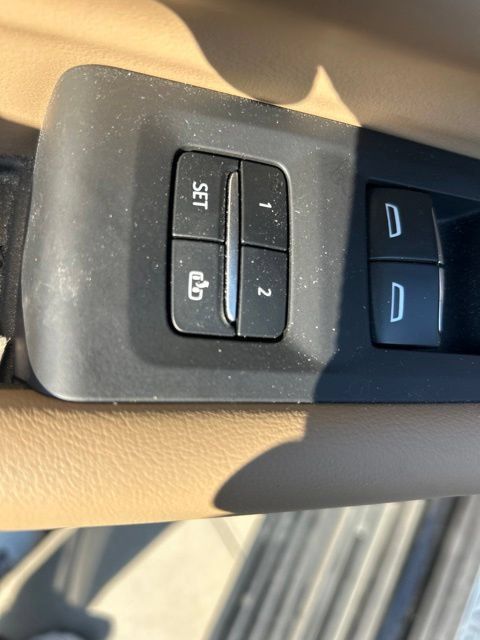 Used 2024 Chevrolet Tahoe Premier AWD/4WD image 16