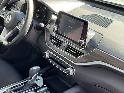 Used 2024 Nissan Altima 2.5 SV image 10