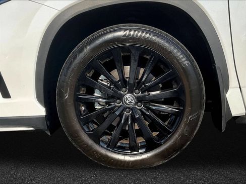 Used 2024 Toyota Highlander XSE FWD image 29
