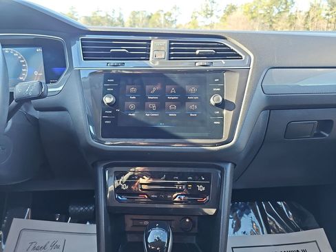 Used 2022 Volkswagen Tiguan SE image 24