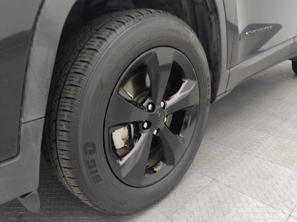 Used 2019 Jeep Cherokee Limited w/ Technology Group AWD/4WD image 31