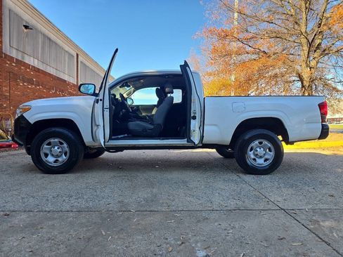 Used 2019 Toyota Tacoma SR image 6