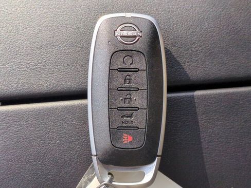 Certified 2025 Nissan Rogue SL w/ Tech Package FWD image 30