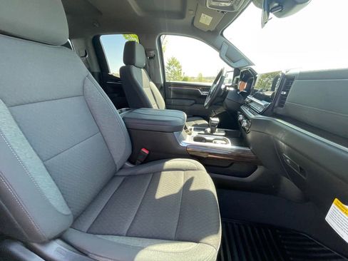 Used 2025 Chevrolet Silverado 2500 LTZ w/ LTZ Convenience Package image 28