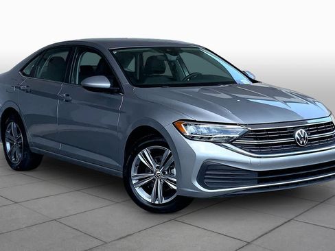 Used 2024 Volkswagen Jetta SE FWD image 3