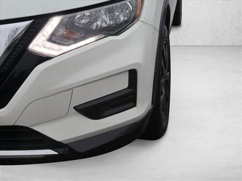 Used 2018 Nissan Rogue S image 9
