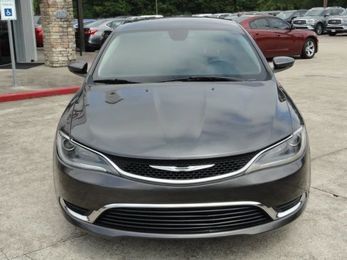 Used 2015 Chrysler 200 Limited image 2
