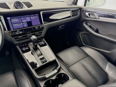 Certified 2024 Porsche Macan AWD/4WD image 26