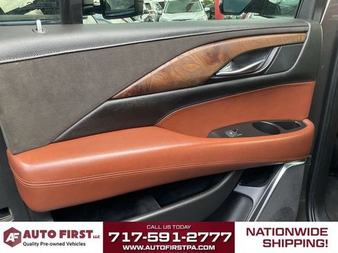Used 2020 Cadillac Escalade ESV Luxury AWD/4WD image 11