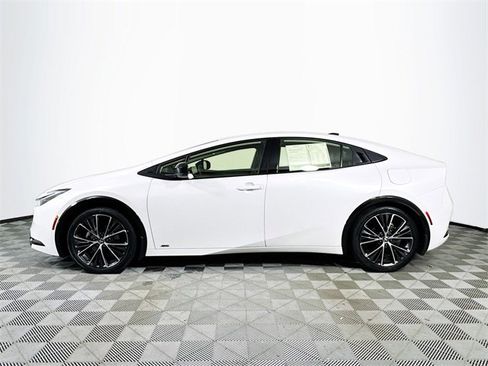 Certified 2024 Toyota Prius XLE image 5