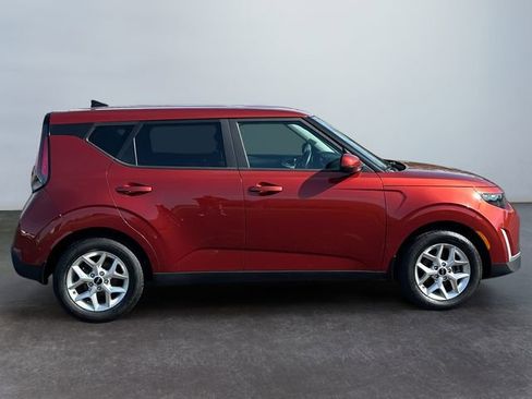 Used 2023 Kia Soul LX w/ LX Technology Package FWD image 6