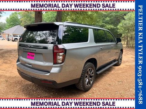 Used 2023 Chevrolet Suburban Z71 w/ Luxury Package AWD/4WD image 12