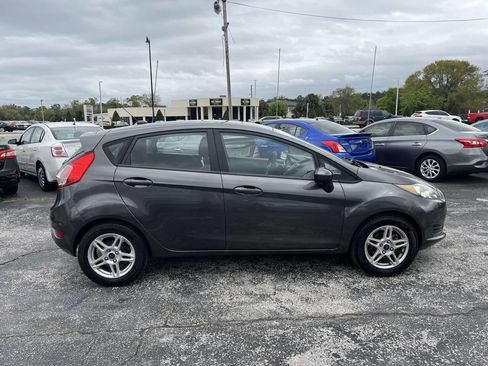 Used 2018 Ford Fiesta SE image 3