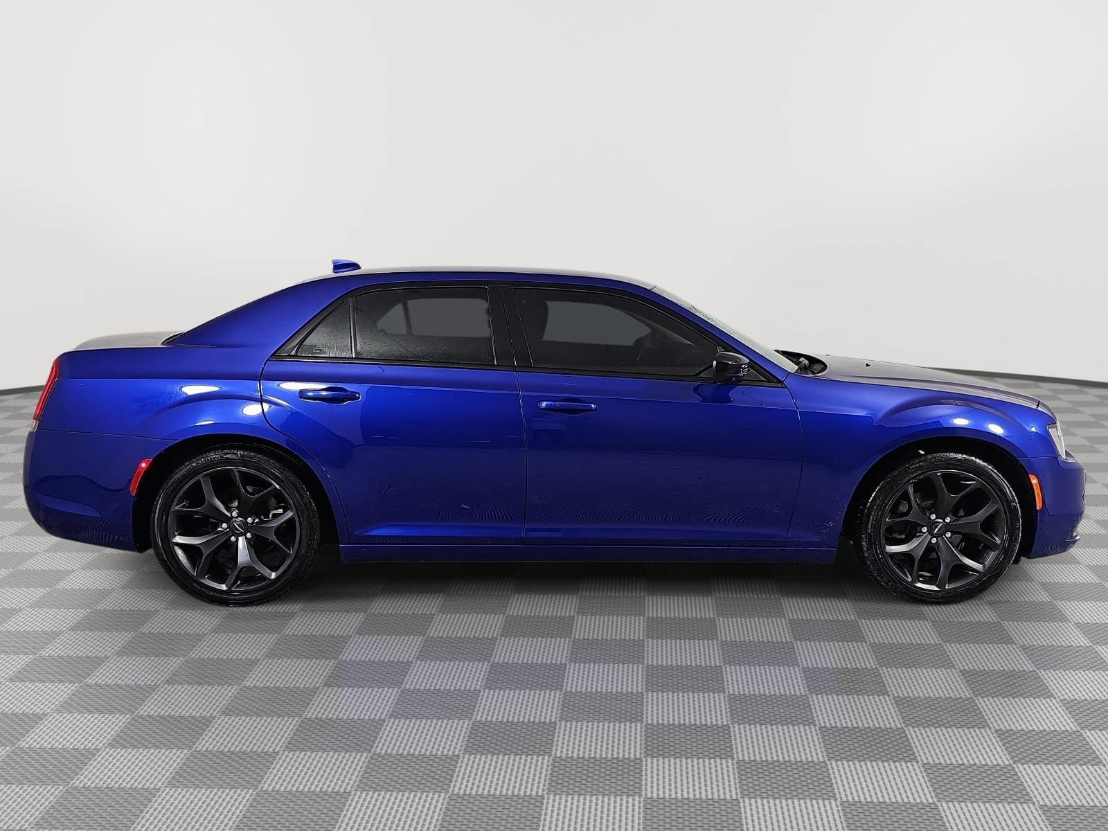 Used 2021 Chrysler 300 Touring w/ Sport Appearance Package RWD image 9