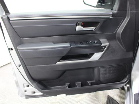 Used 2025 Toyota Sequoia Platinum AWD/4WD image 6