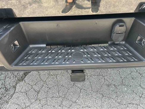 Used 2019 Nissan Titan SV w/ SV Convenience Package AWD/4WD image 12