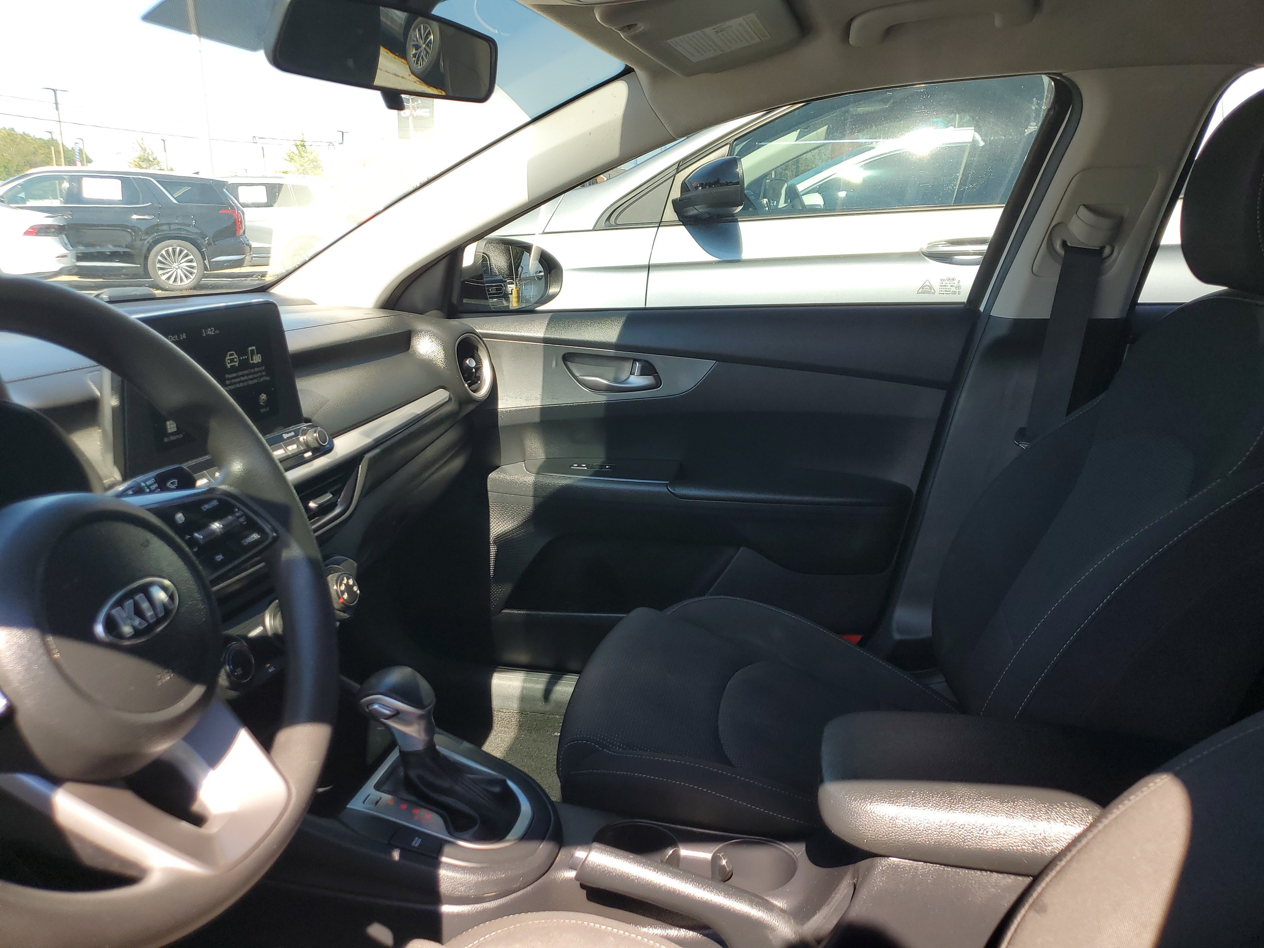 Used 2020 Kia Forte LXS FWD image 17