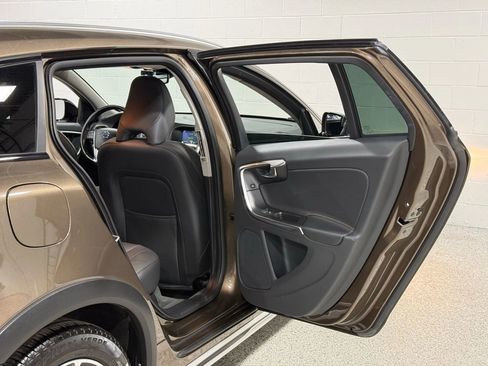 Used 2016 Volvo V60 T5 Cross Country image 54