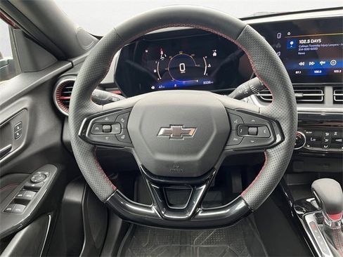 Used 2025 Chevrolet Trax RS w/ Driver Confidence Package image 13