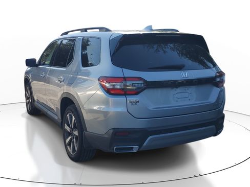 Used 2024 Honda Pilot Touring image 8