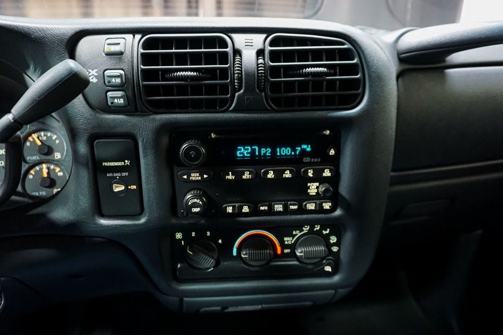 Used 2002 Chevrolet S10 Pickup LS w/ LS Preferred Equipment Group AWD/4WD image 15