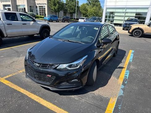 Used 2018 Chevrolet Cruze LT w/ Convenience Package FWD image 1
