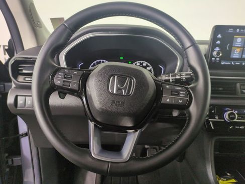 Certified 2024 Honda Pilot Touring image 18