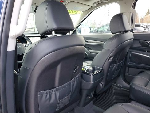 Used 2025 Kia Telluride SX w/ SX Captain's Chair Package image 28