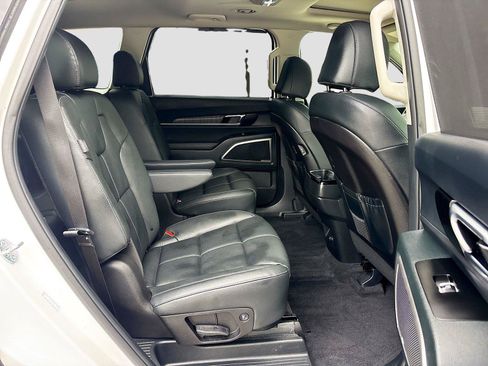 Used 2025 Kia Telluride EX w/ EX Captain's Chair Package FWD image 30
