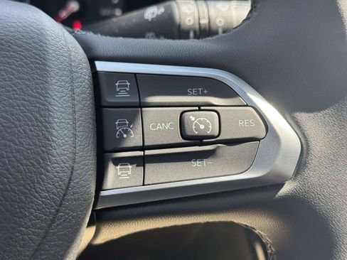 Used 2025 Jeep Compass Limited w/ Sun & Sound Group AWD/4WD image 21