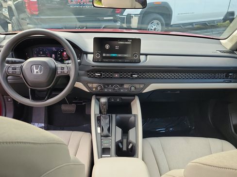 Used 2025 Honda Accord SE image 9