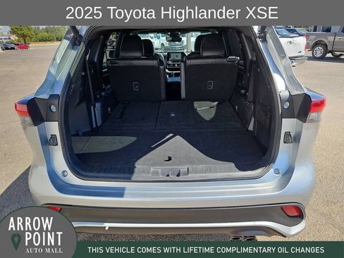 Used 2025 Toyota Highlander XSE AWD/4WD image 17