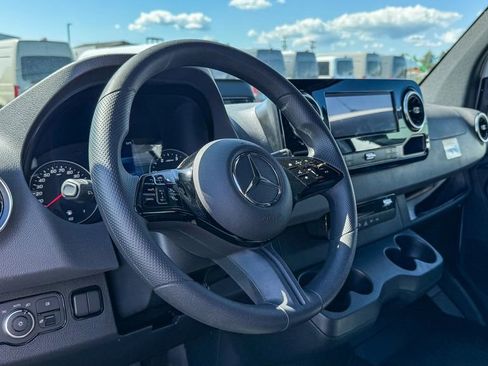 Used 2025 Mercedes-Benz Sprinter 4500 image 10