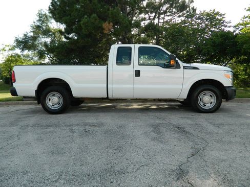 Used 2016 Ford F250 XL w/ Power Equipment Group RWD image 5