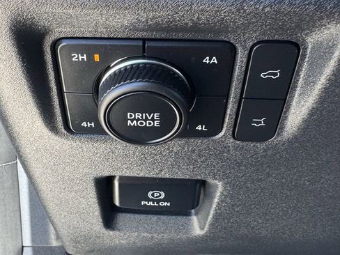 Certified 2025 Ford Expedition Active image 22