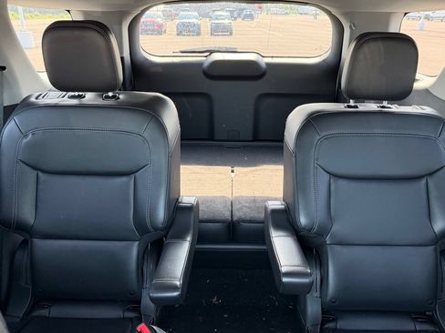 Used 2023 Ford Explorer XLT w/ Equipment Group 202A AWD/4WD image 15