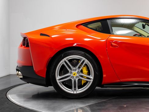 Used 2018 Ferrari 812 Superfast image 23