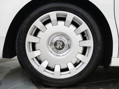 Used 2014 Rolls-Royce Ghost RWD image 40