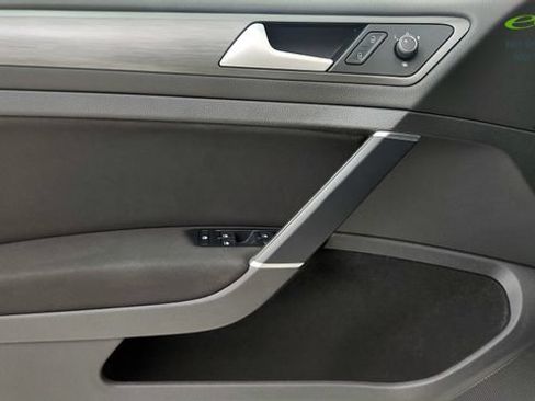 Used 2019 Volkswagen e-Golf SE w/ Driver Assistance Package FWD image 50