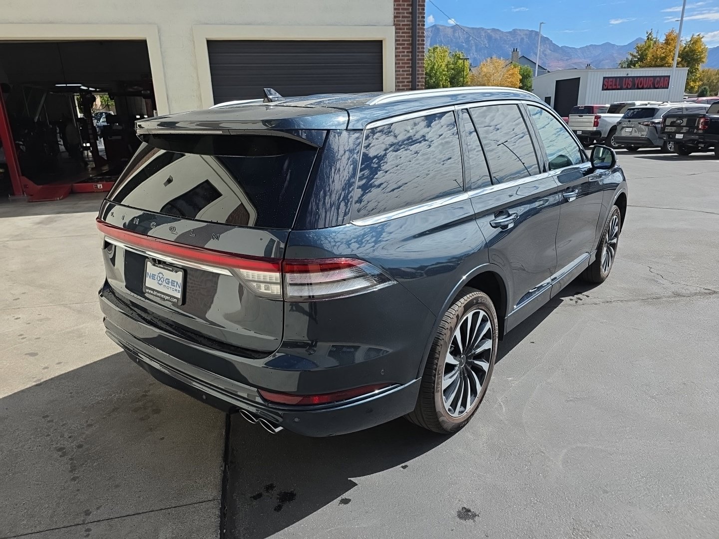 Used 2023 Lincoln Aviator Black Label Grand Touring AWD/4WD image 33