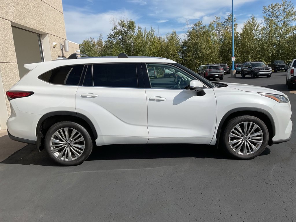 Used 2023 Toyota Highlander Platinum AWD/4WD image 4